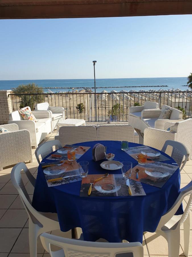 Il Sorriso Di Angelina Bed & Breakfast Pescara Bagian luar foto