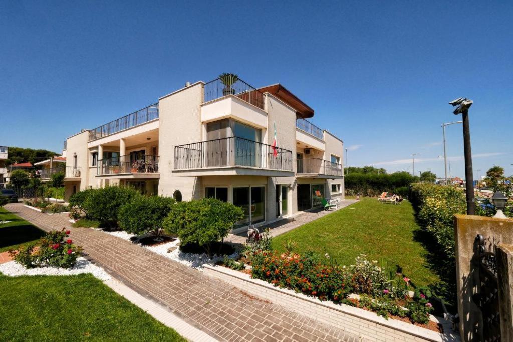 Il Sorriso Di Angelina Bed & Breakfast Pescara Bagian luar foto